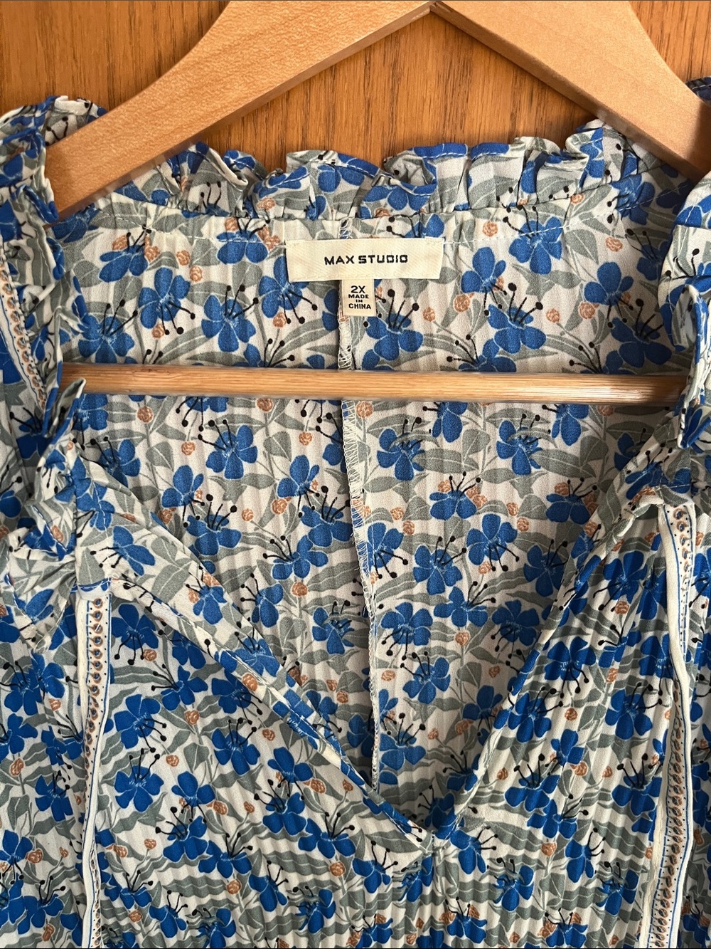 Max Studio Floral Ruffled V‑Neck Blouse - Picture 2 of 5